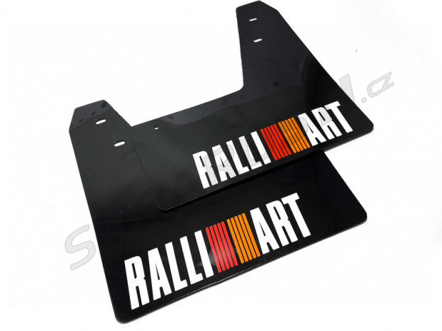 Černé zástěrky s logem RalliArt EVO 10